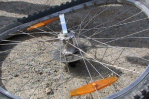 Как исправить восьмерку на колесе велосипеда