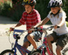 Выбираем надежную защиуа для детей при катании на велосипеде